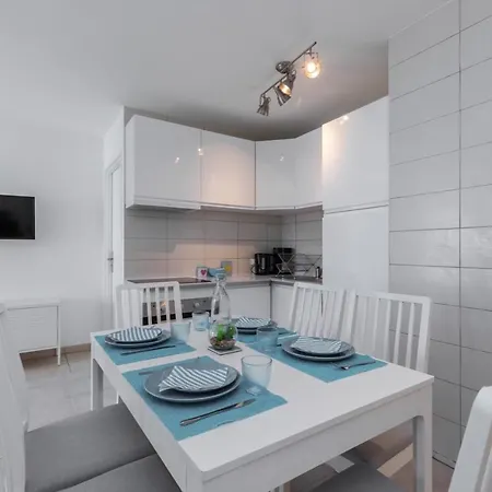Beatrice Apartment *